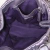 Bolso bandolera Miu Miu en cuero acolchado gris - Detail D3 thumbnail