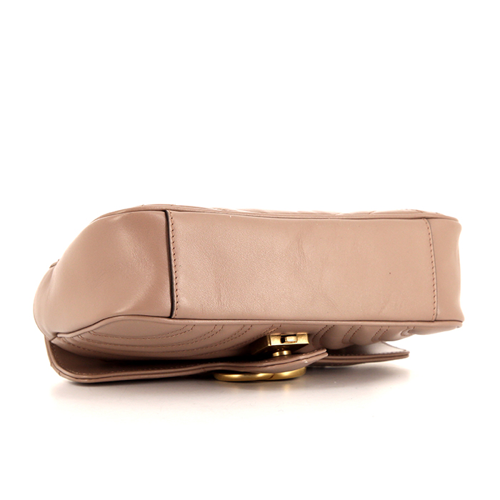 Sac bandoulière Gucci GG Marmont mini en cuir matelassé beige - Detail D5