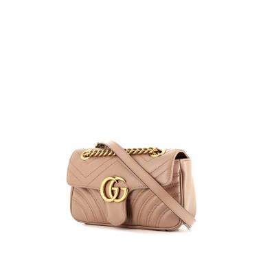 Bolso bandolera Gucci GG Marmont mini en cuero acolchado beige