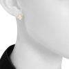 Van Cleef & Arpels Alhambra Vintage earrings in yellow gold and mother of pearl - Detail D1 thumbnail