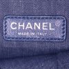 Sac à main Chanel en toile denim et toile grise - Detail D4 thumbnail
