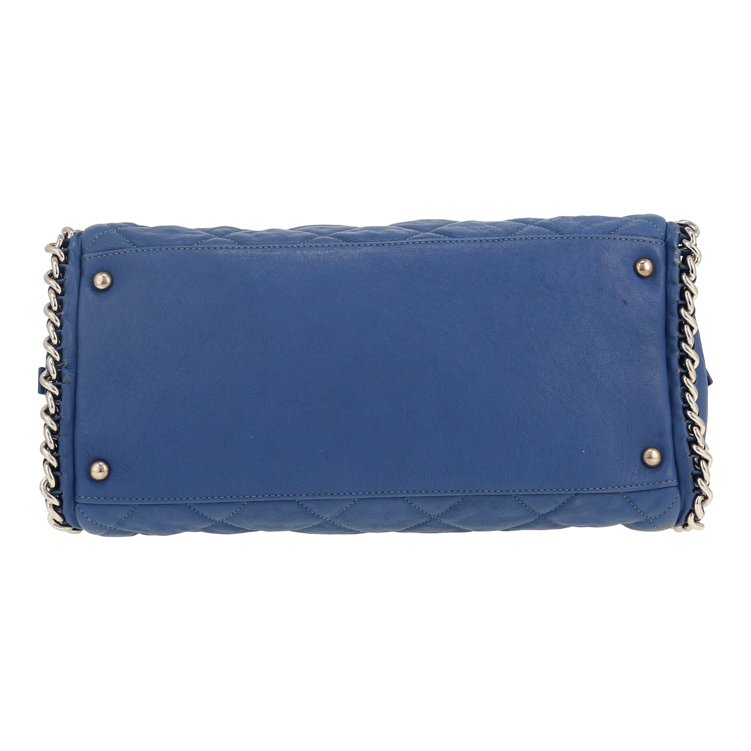 Bolso de mano Chanel Mademoiselle en cuero acolchado azul - Detail D1