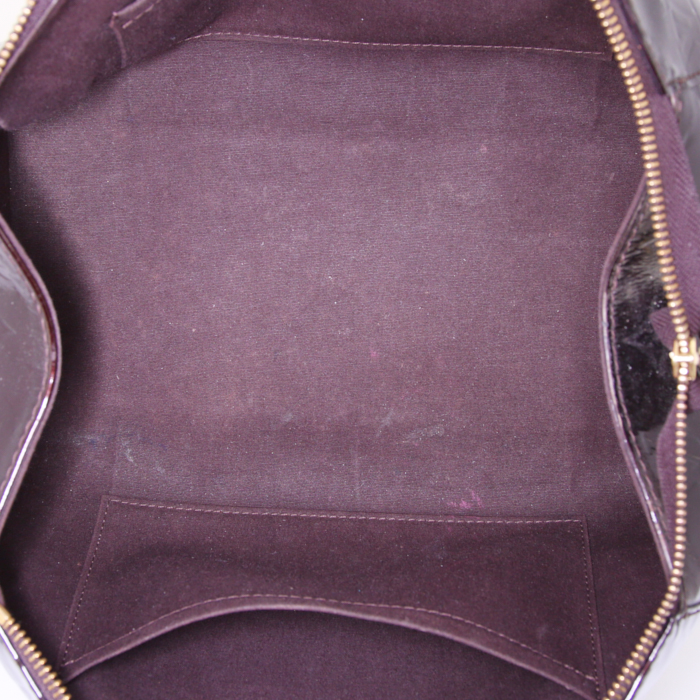Bolso de mano Louis Vuitton Sheerwood en charol Monogram morado - Detail D2