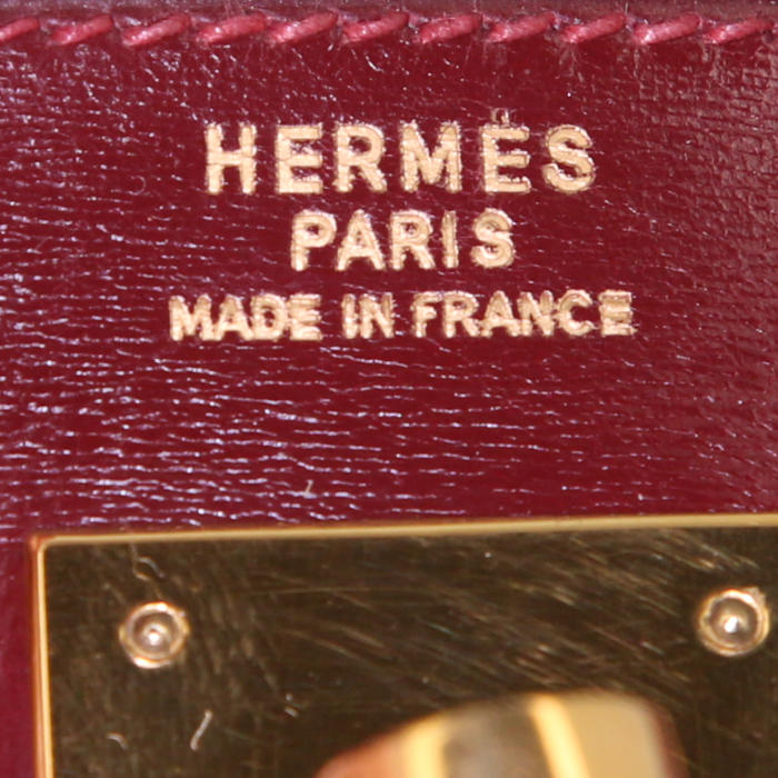 Bolso de mano Hermes Kelly 32 cm en cuero box color burdeos - Detail D4