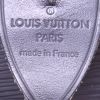 Sac à main Louis Vuitton Speedy 30 en cuir épi noir - Detail D3 thumbnail