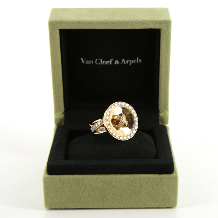 Bague Van Cleef & Arpels Boutonnière en or jaune et diamants - Detail D2