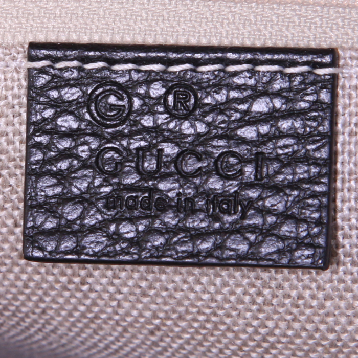 Gucci Interlocking G handbag in black grained leather - Detail D4