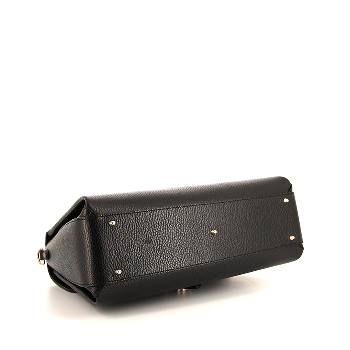 Gucci Interlocking G handbag in black grained leather - Detail D5