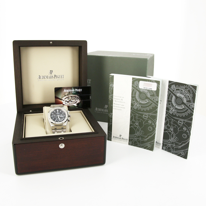 Audemars Piguet Royal Oak Chrono watch in stainless steel Ref: 26300ST Circa 2010 - Detail D2