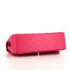 Bolso de mano Chanel Timeless jumbo en cuero acolchado rosa - Detail D5 thumbnail