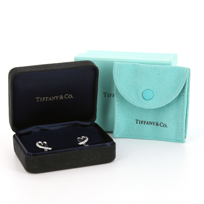 Pendientes Tiffany & Co Loving Heart en oro blanco y diamantes - Detail D2