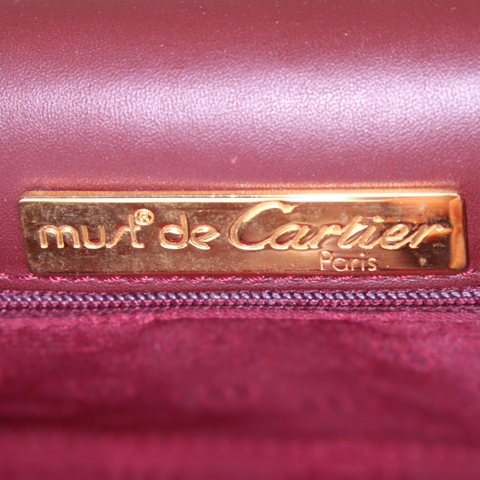 Cartier shoulder bag in burgundy leather - Detail D3