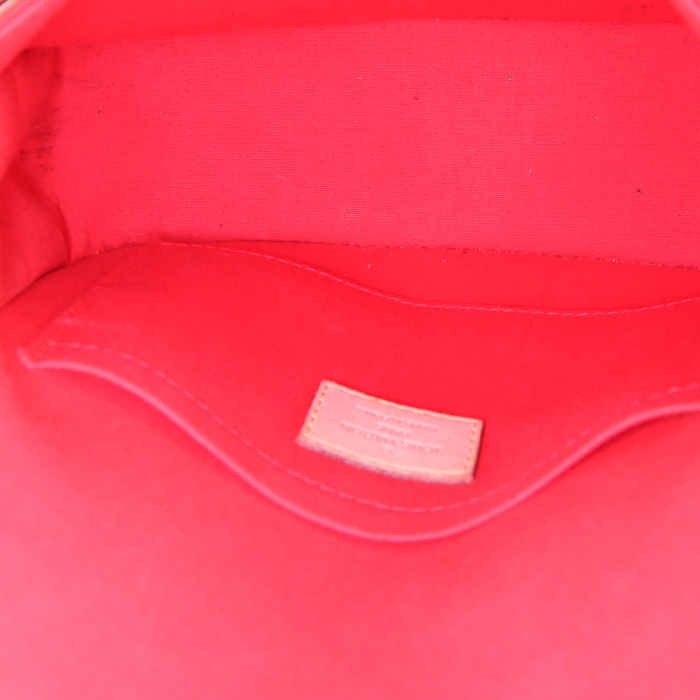 Louis Vuitton shoulder bag in red monogram patent leather - Detail D2