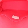 Bolso bandolera Louis Vuitton en charol Monogram rojo - Detail D2 thumbnail