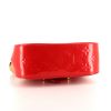Borsa a tracolla Louis Vuitton in pelle verniciata monogram rossa - Detail D4 thumbnail