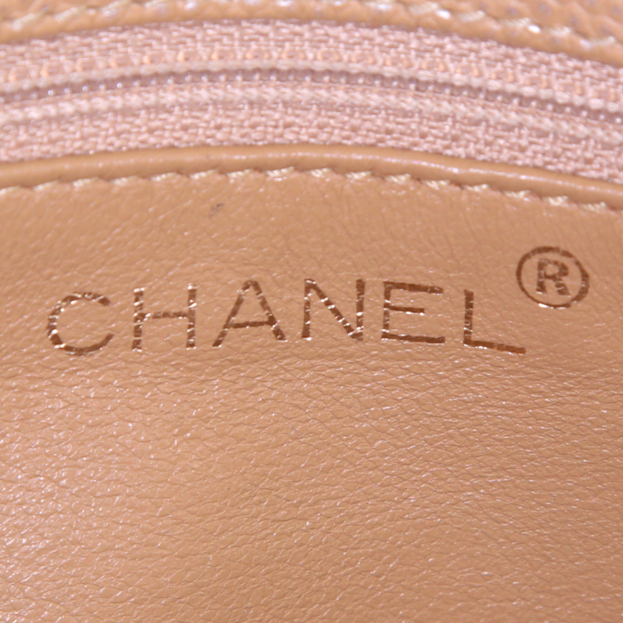 Sac à main Chanel Timeless en cuir grainé matelassé doré - Detail D3