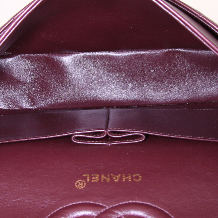 Sac à main Chanel Timeless en cuir matelassé bordeaux - Detail D3