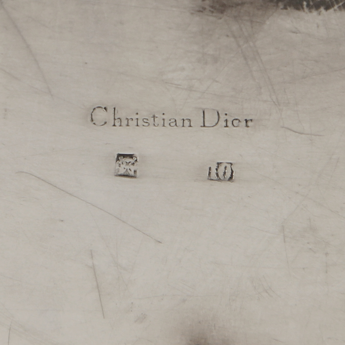 Christian Dior, boîte en métal argenté et guilloché, signée - Detail D3