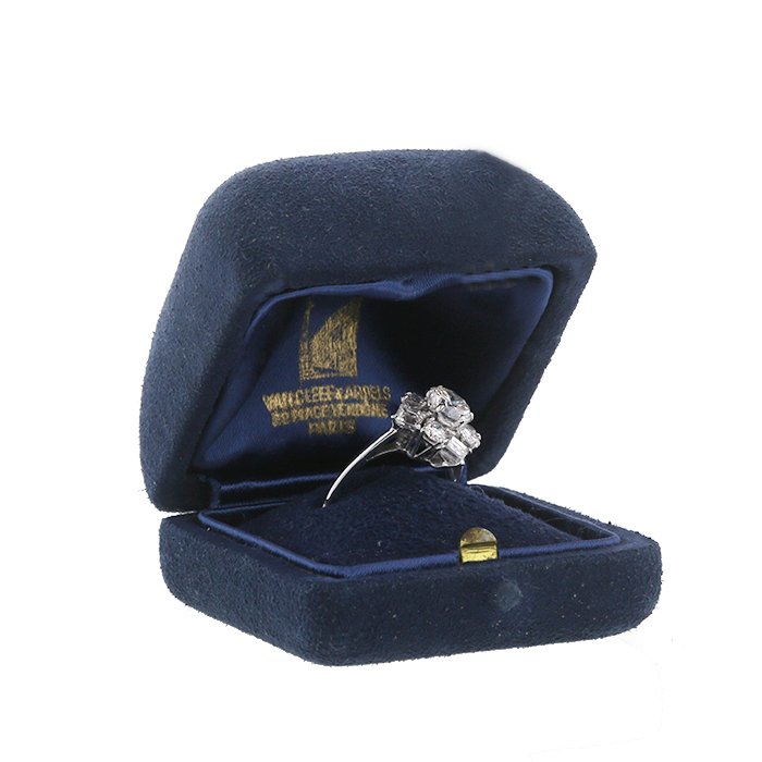 Anello Van Cleef & Arpels in oro bianco e diamanti - Detail D2