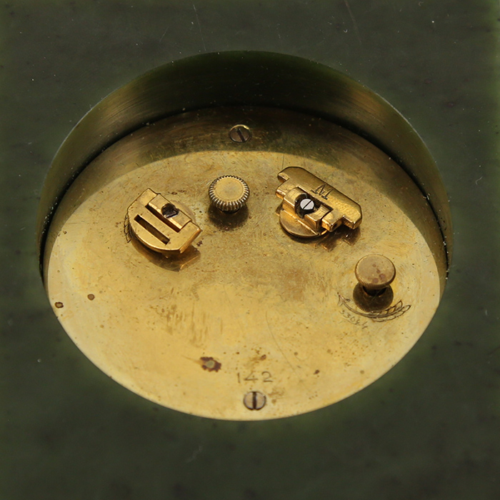 Cartier, Pendulette de bureau n°142, en quartz vert et métal, des années 1930 - Detail D3