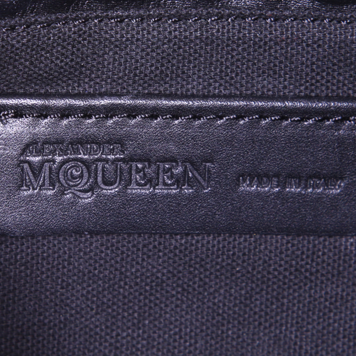 Shopping bag Alexander McQueen in pelle nera decorazione con chiodi in metallo argentato - Detail D3