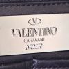 Shopping bag Valentino Rockstud trapeze in pelle nera con decoro di borchie - Detail D4 thumbnail