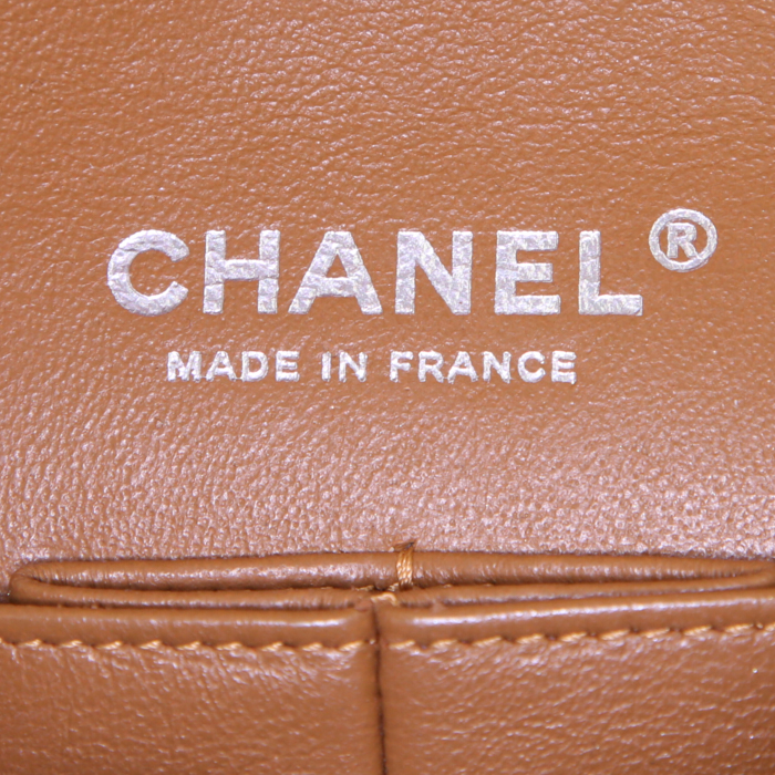 Sac à main Chanel Timeless en cuir matelassé marron camel - Detail D4