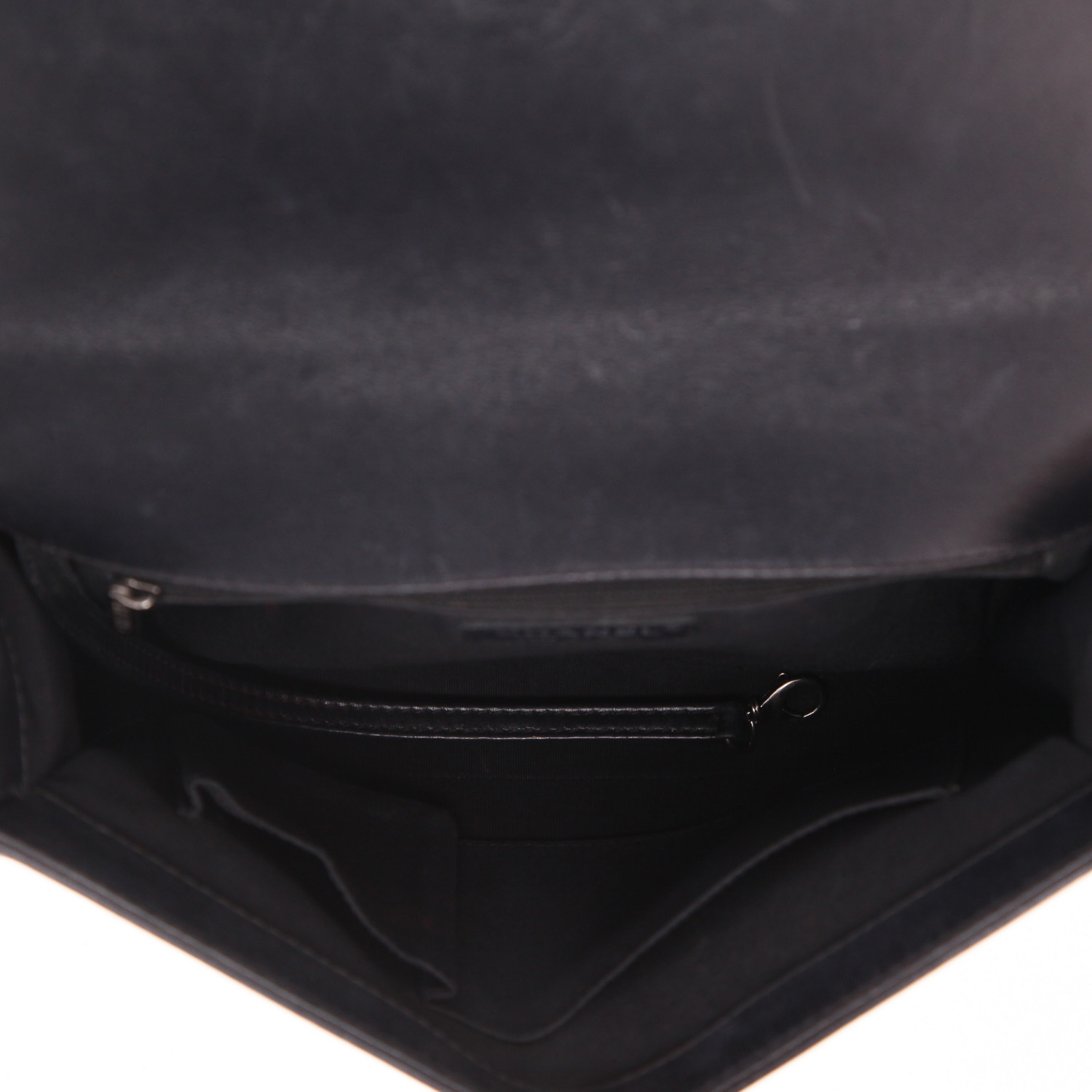 Chanel  Boy shoulder bag  in black quilted leather - Detail D3