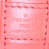 Sac à main Louis Vuitton Alma BB en cuir épi rose - Detail D4 thumbnail