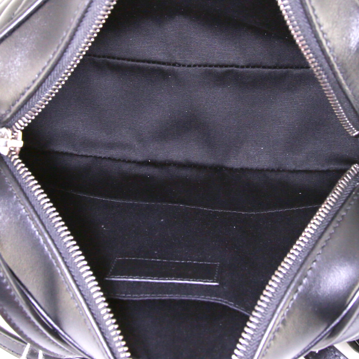 Saint Laurent Lou Sac Caméra shoulder bag in black quilted leather - Detail D2