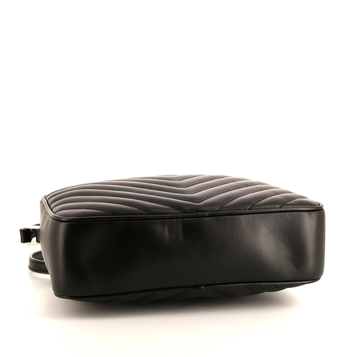 Saint Laurent Lou Sac Caméra shoulder bag in black quilted leather - Detail D4