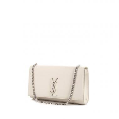 Bolso bandolera Saint Laurent Kate en cuero granulado blanco