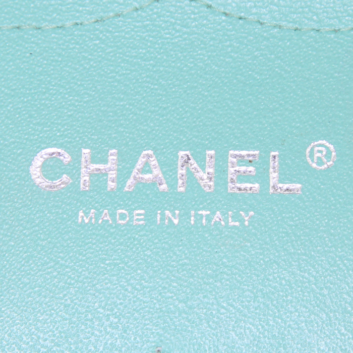 Chanel Timeless jumbo shoulder bag in green patent leather - Detail D4