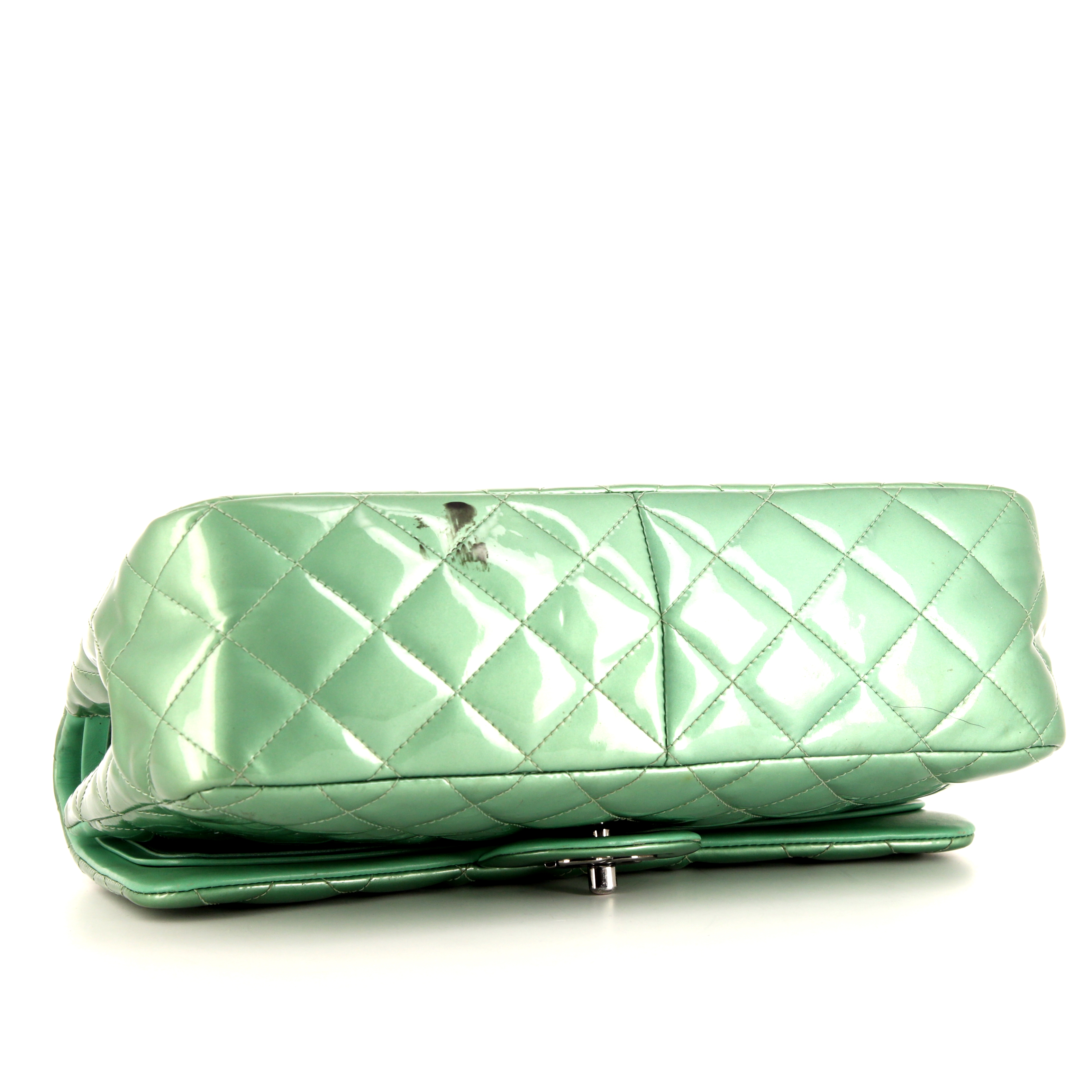Chanel Timeless jumbo shoulder bag in green patent leather - Detail D5