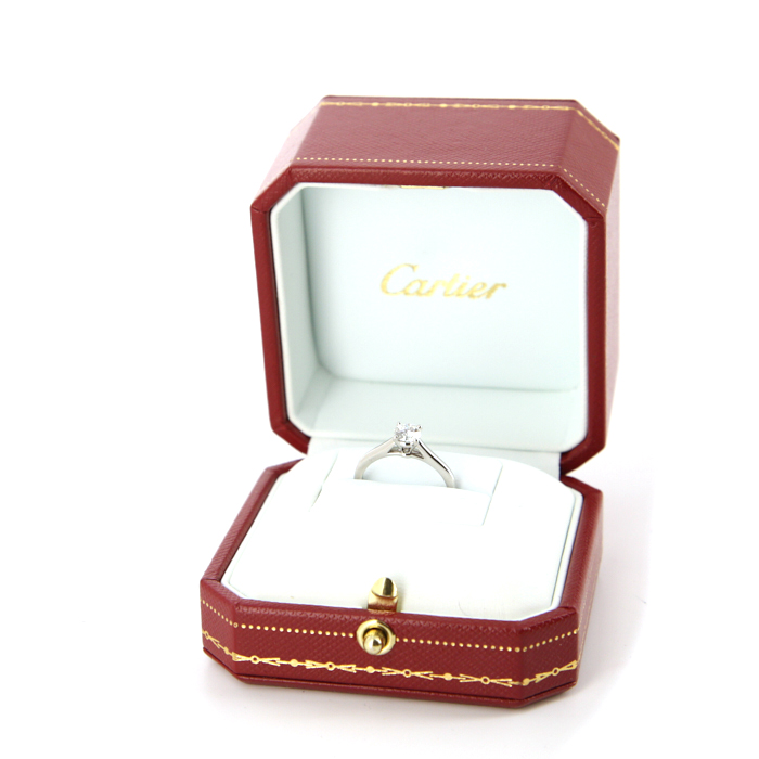 Bague solitaire Cartier 1895 en platine et diamant (0,42 carat) - Detail D2