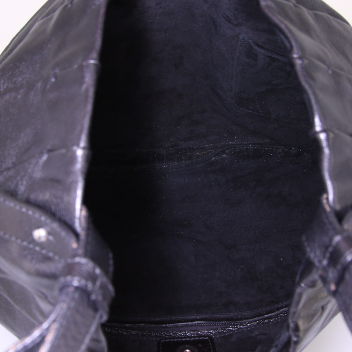 Yves Saint Laurent Mombasa handbag in black leather - Detail D2