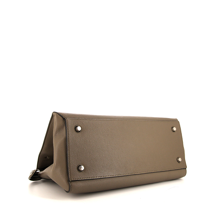 Bolso de mano Celine Edge en cuero granulado color topo - Detail D4