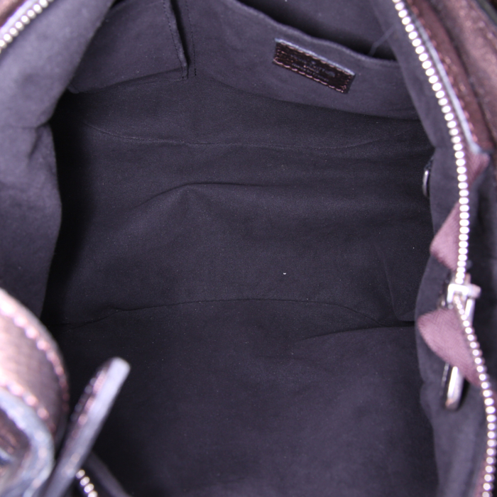 Sac bandoulière Louis Vuitton XS en cuir Mahina marron - Detail D2