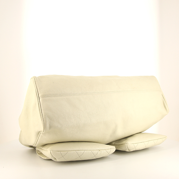 Sac cabas Chanel Grand Shopping en cuir grainé blanc-cassé - Detail D4
