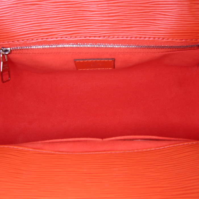 Bolso de mano Louis Vuitton Marly en cuero Epi naranja - Detail D3