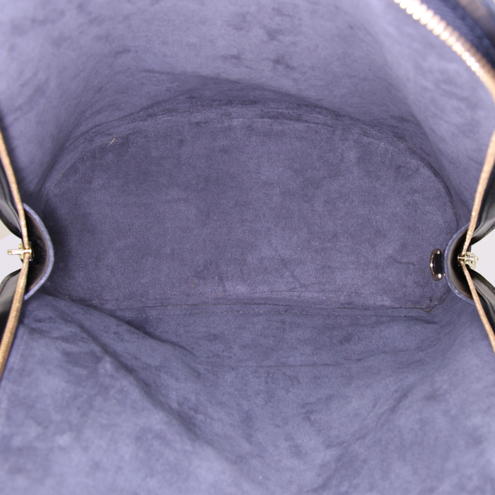 Mochila Louis Vuitton Gobelins en cuero Epi negro - Detail D2