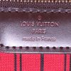 Bolso Cabás Louis Vuitton Neverfull modelo mediano en lona a cuadros ébano y cuero marrón - Detail D3 thumbnail