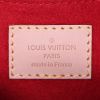 Bolso de mano Louis Vuitton Pallas BB en lona Monogram marrón y cuero rojo - Detail D4 thumbnail