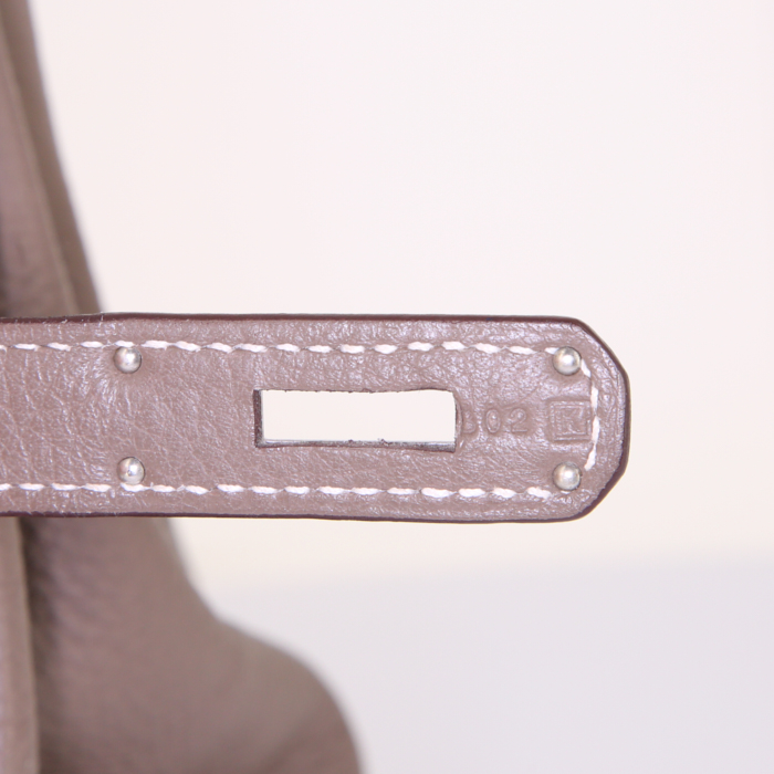 Hermes Birkin 35 cm handbag in etoupe togo leather - Detail D4