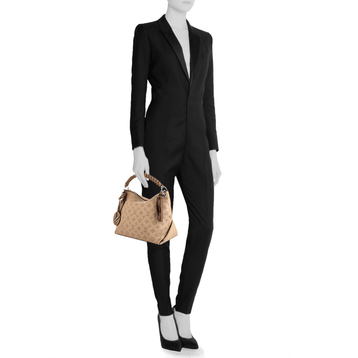 Louis Vuitton Beaubourg Hobo handbag in beige mahina leather - Detail D1