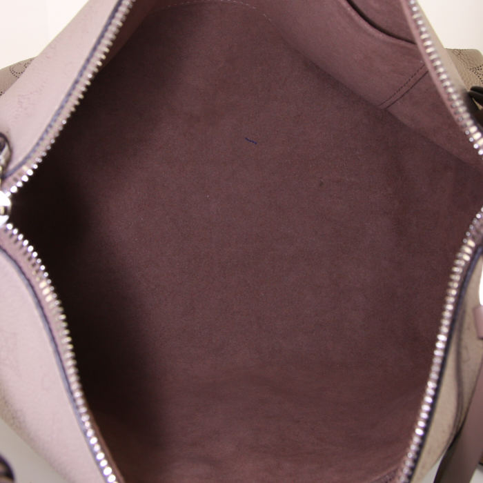 Sac à main Louis Vuitton Beaubourg Hobo en cuir Mahina beige - Detail D3