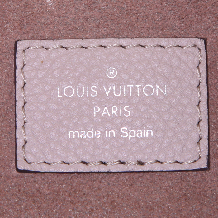 Louis Vuitton Beaubourg Hobo handbag in beige mahina leather - Detail D4