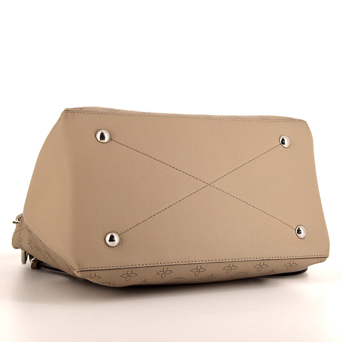 Louis Vuitton Beaubourg Hobo handbag in beige mahina leather - Detail D5