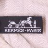 Shopping bag Hermès in pelle intrecciata argentata e tela beige - Detail D3 thumbnail