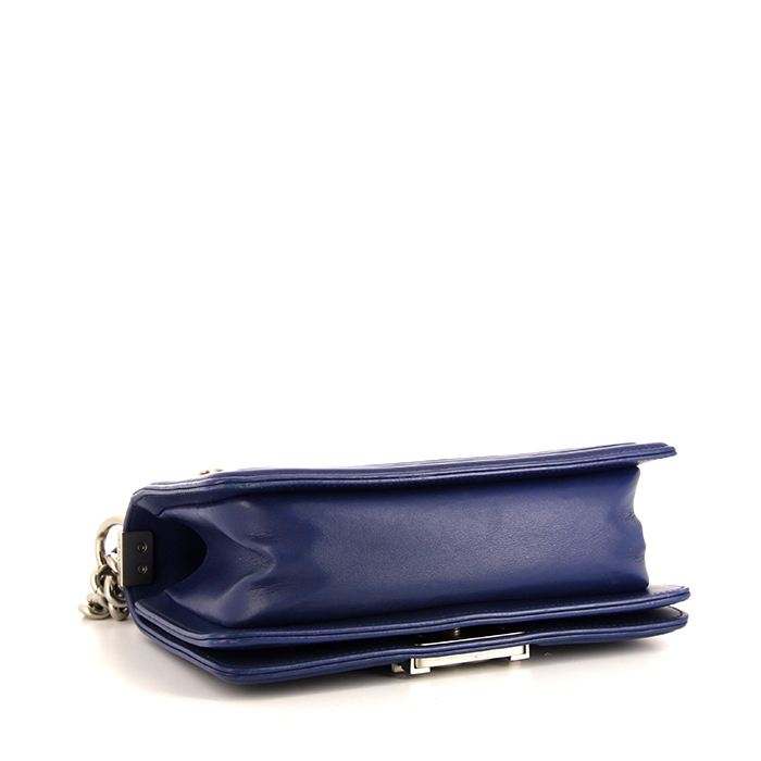 Sac bandoulière Chanel Boy petit modèle en python bleu et cuir bleu - Detail D5